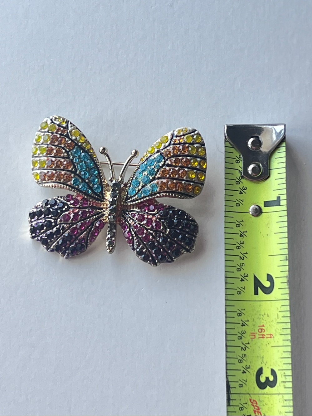 Vintage Signed NAPIER Butterfly Brooch Multi-Color Pavé Rhinestone Gold Tone 90s - Picture 5 of 8